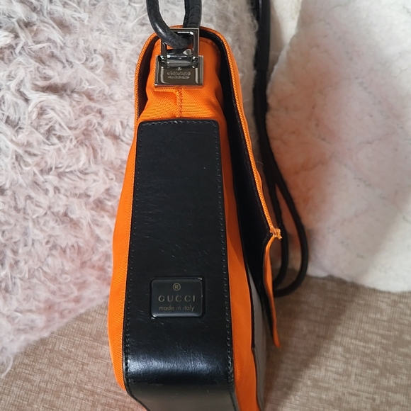 Gucci Leather Nylon Double Strap Shoulder Bag.. Authentic!! - Picture 5 of 16